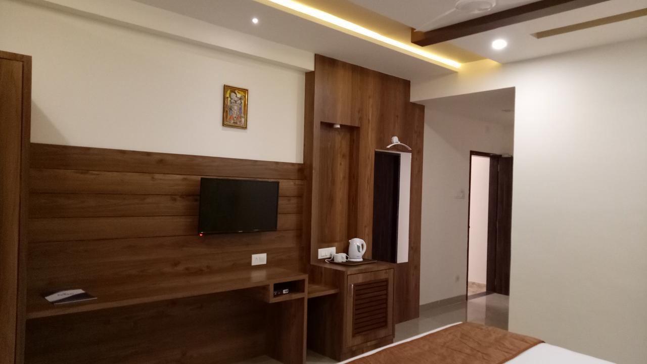Swati Svasti 3B Hotel Dwārka Exterior foto